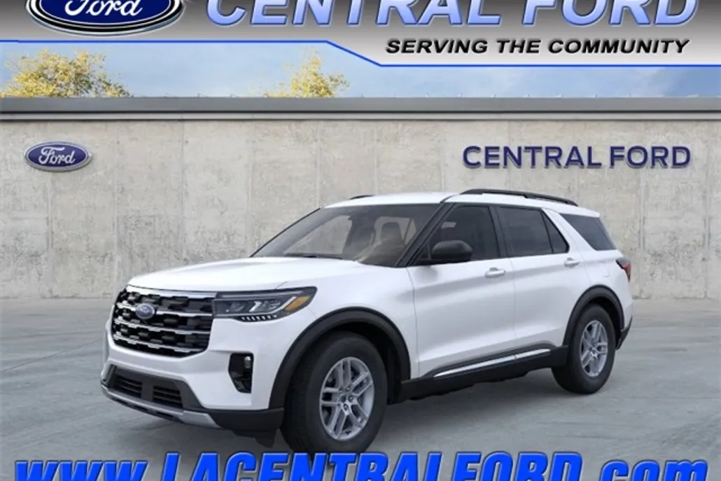 2025 Ford Explorer photo 1