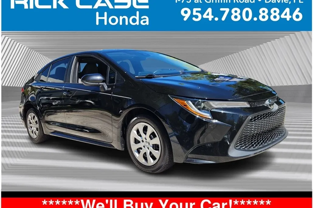 2021 Toyota Corolla LE photo 1
