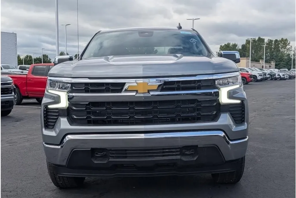 2026 Chevrolet Silverado 1500 LT photo 1