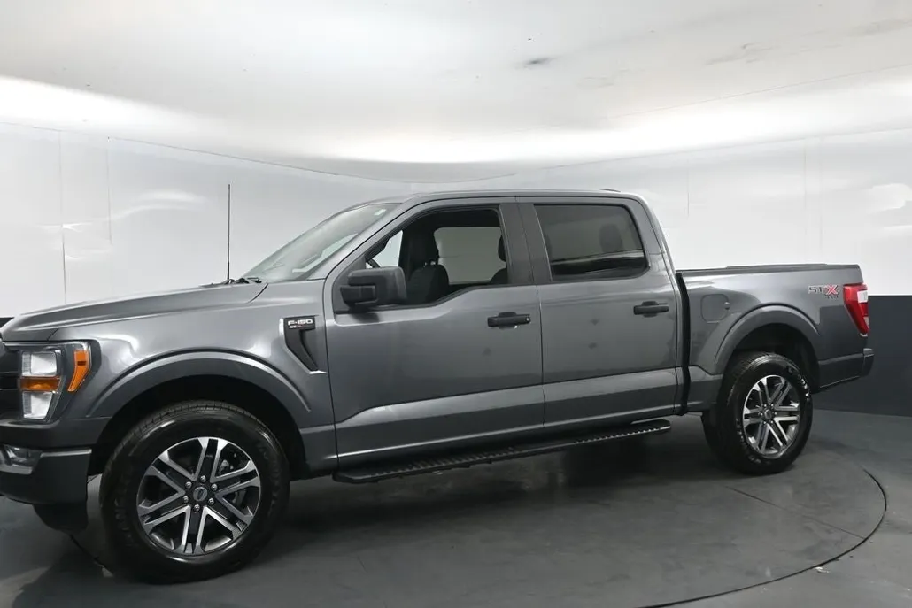 2022 Ford F-150 XL photo 1