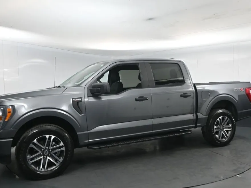 2022 Ford F-150 XL photo 1