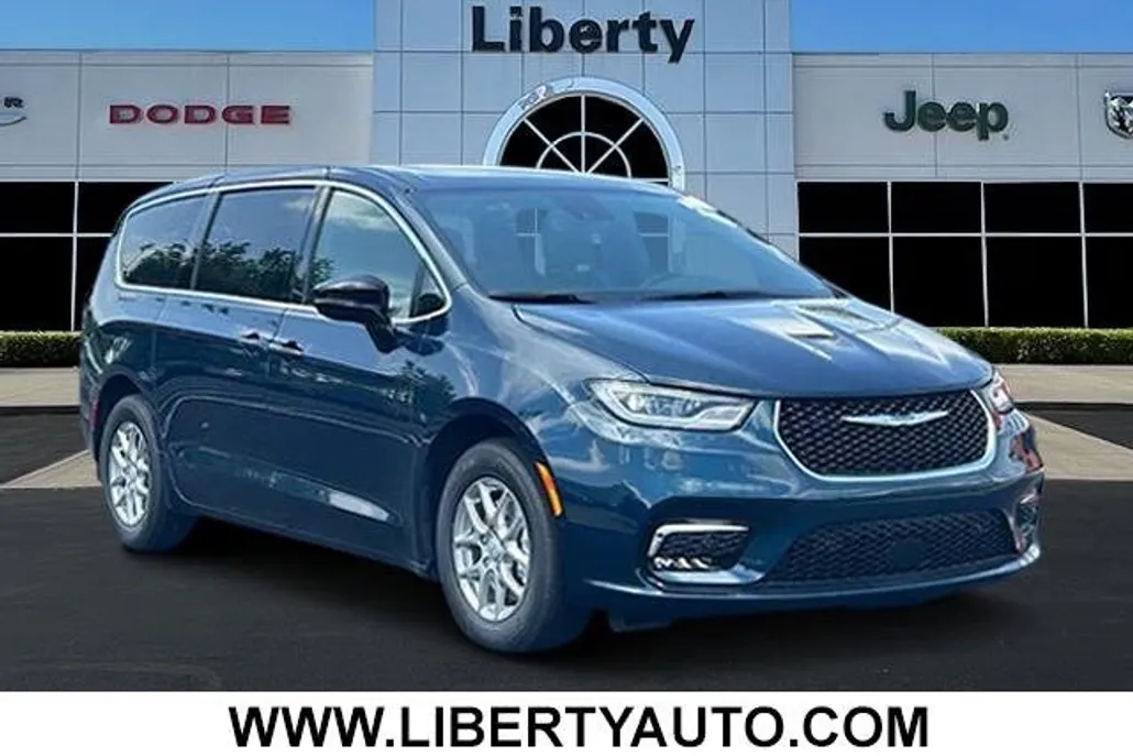 2025 Chrysler Pacifica photo 1