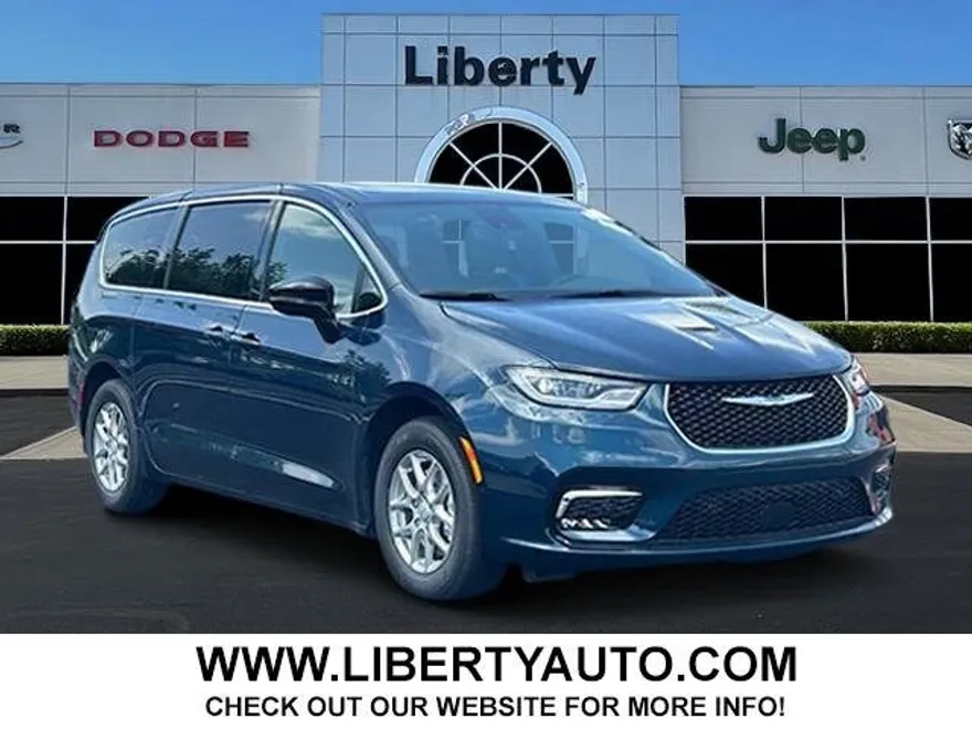 2025 Chrysler Pacifica photo 1