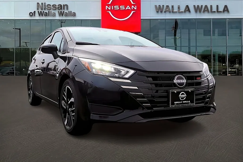 2025 Nissan Versa SR photo 1