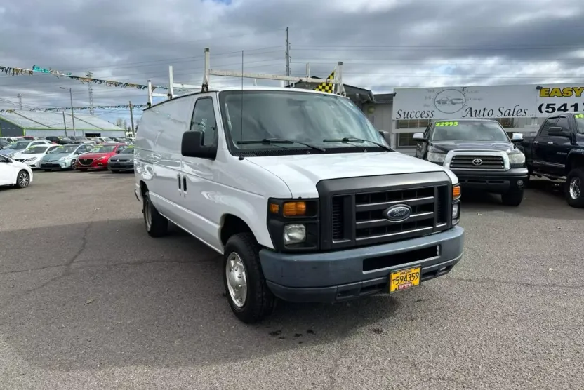2011 Ford E-150 photo 1