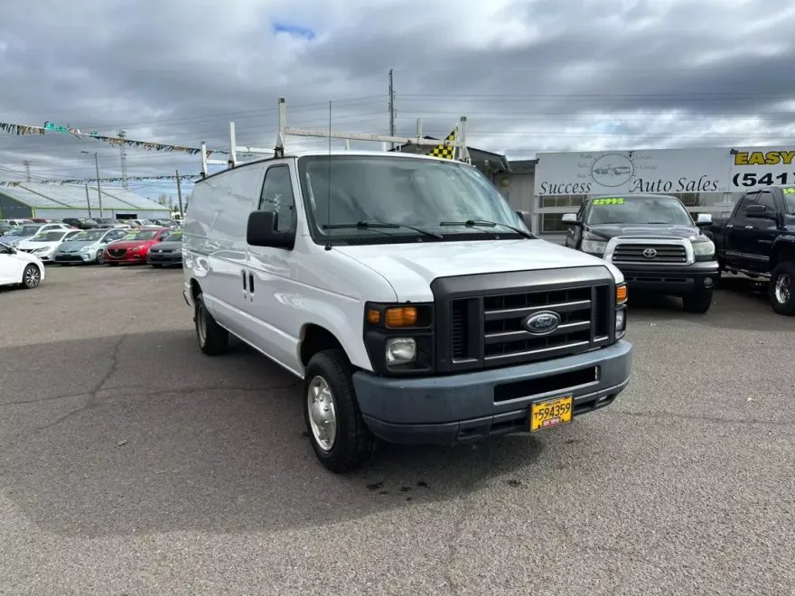 2011 Ford E-150 photo 1