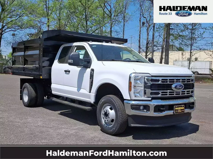 2025 Ford F-350 photo 1