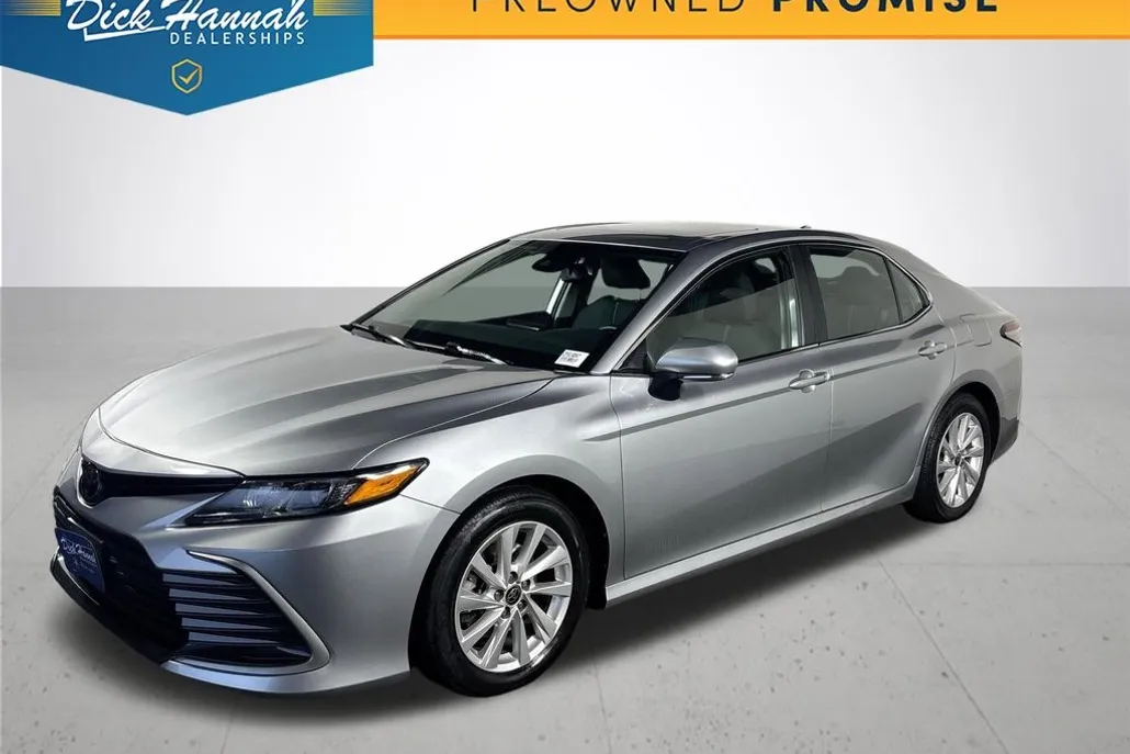 2023 Toyota Camry LE photo 1