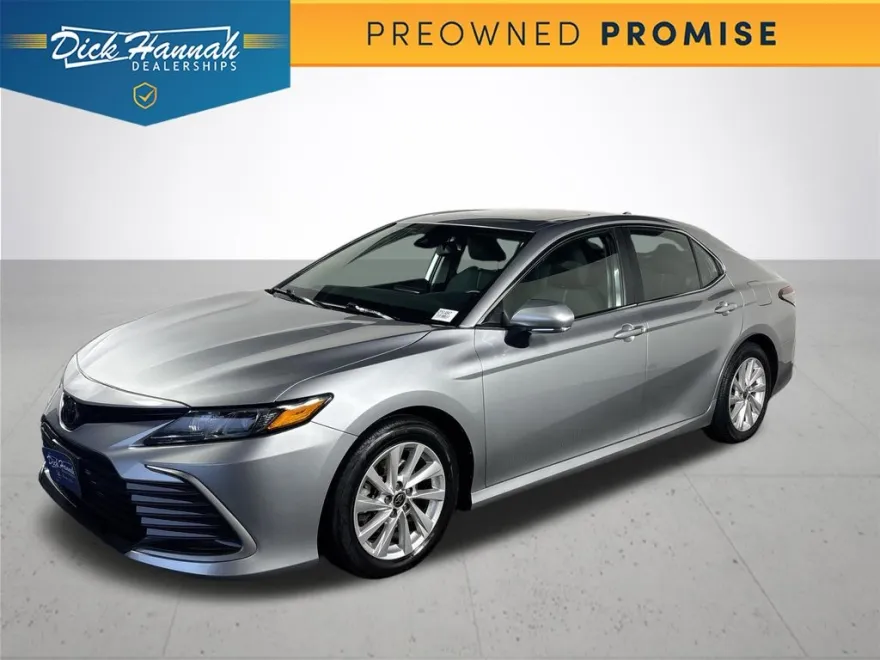 2023 Toyota Camry LE photo 1
