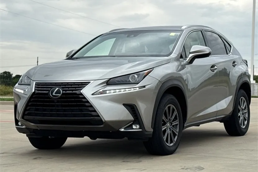 2018 Lexus NX 300 Luxury photo 1