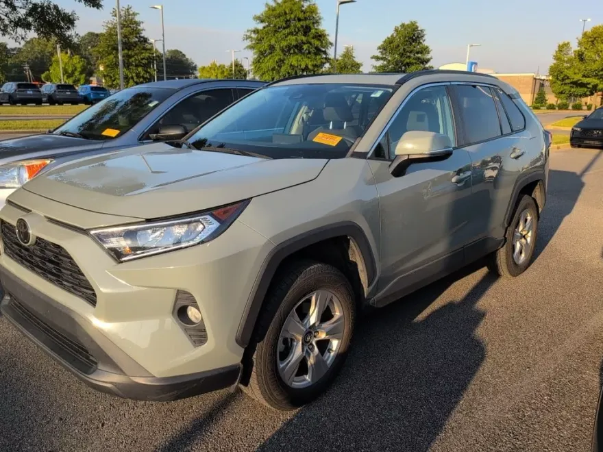 2019 Toyota RAV4 Premium XLE photo 1