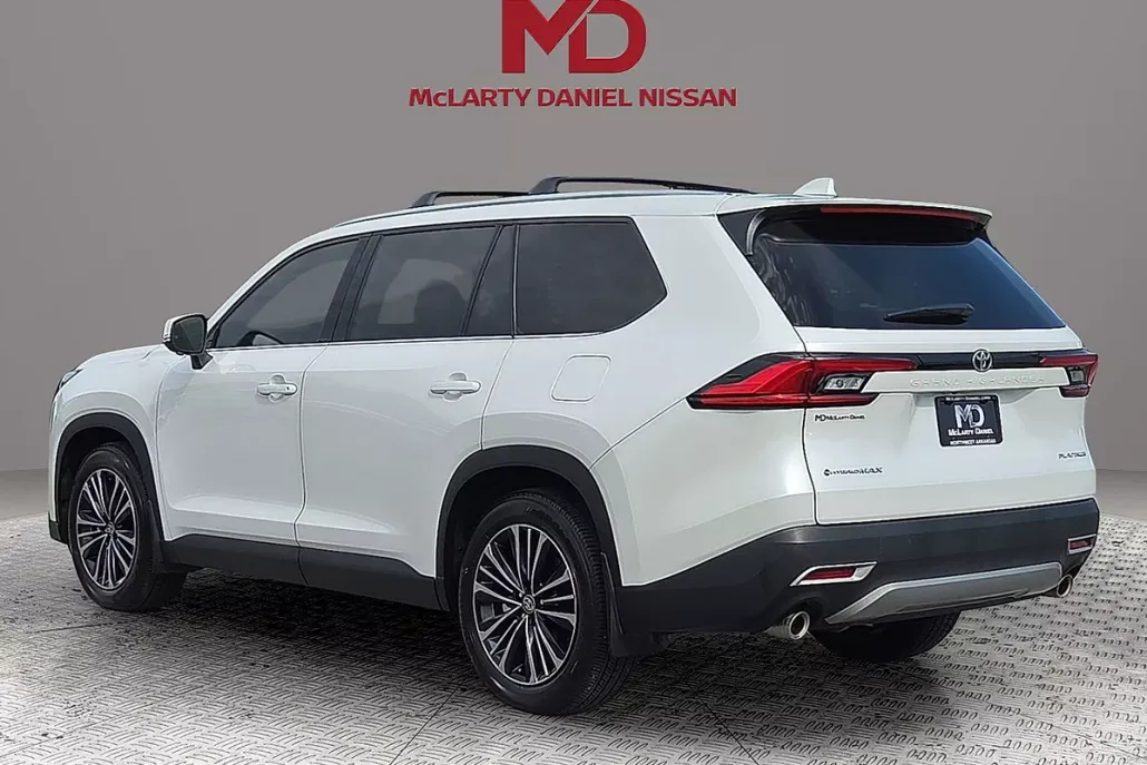 2024 Toyota Highlander Hybrid Platinum photo 1