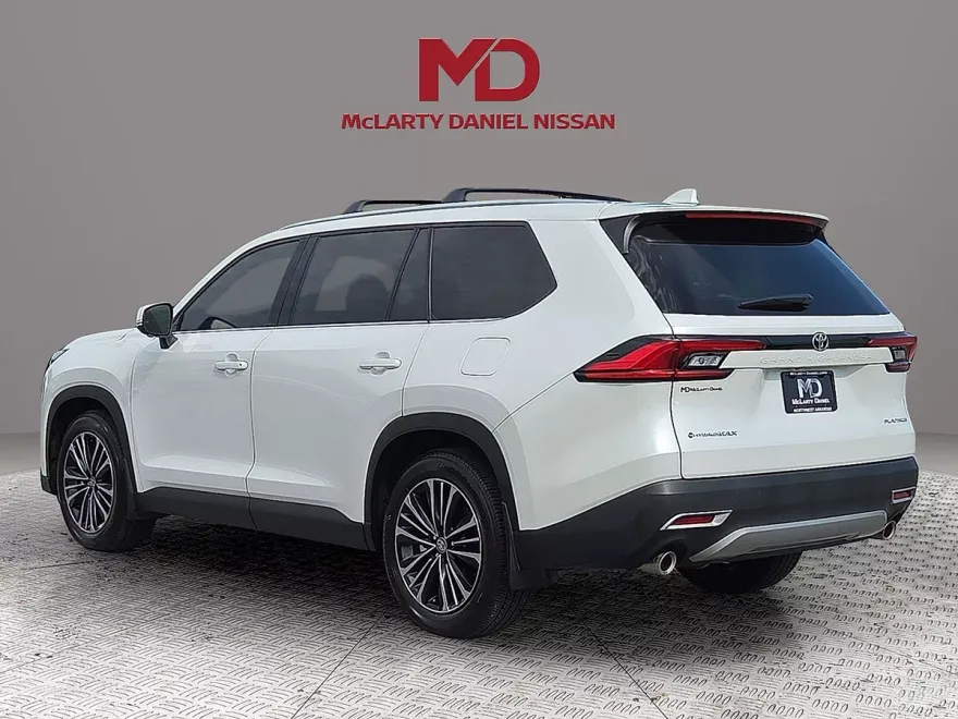 2024 Toyota Highlander Hybrid Platinum photo 1