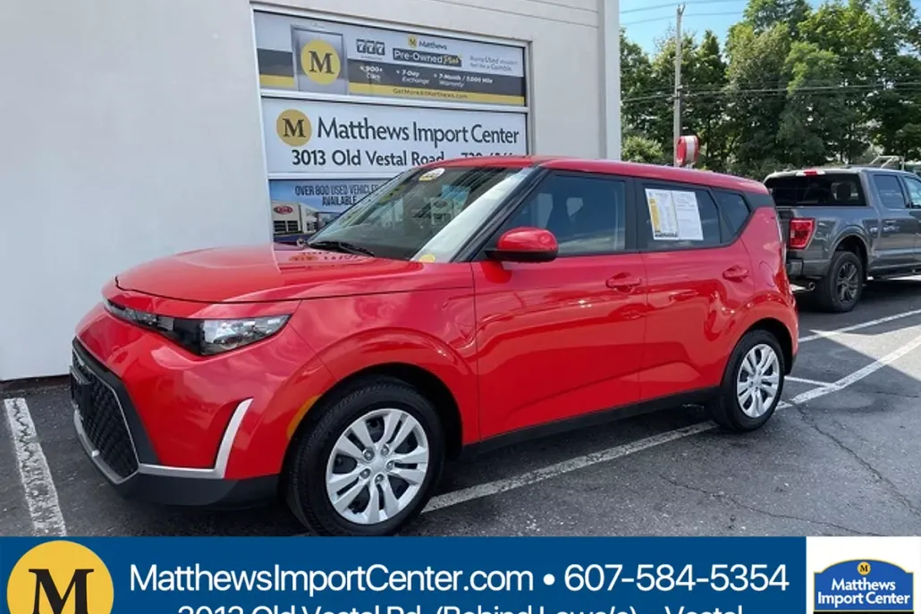 2023 Kia Soul LX photo 1