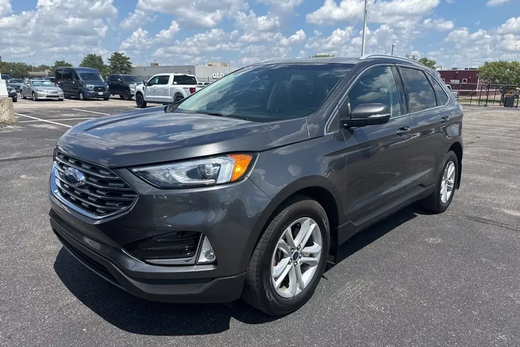 2020 Ford Edge SEL photo 1