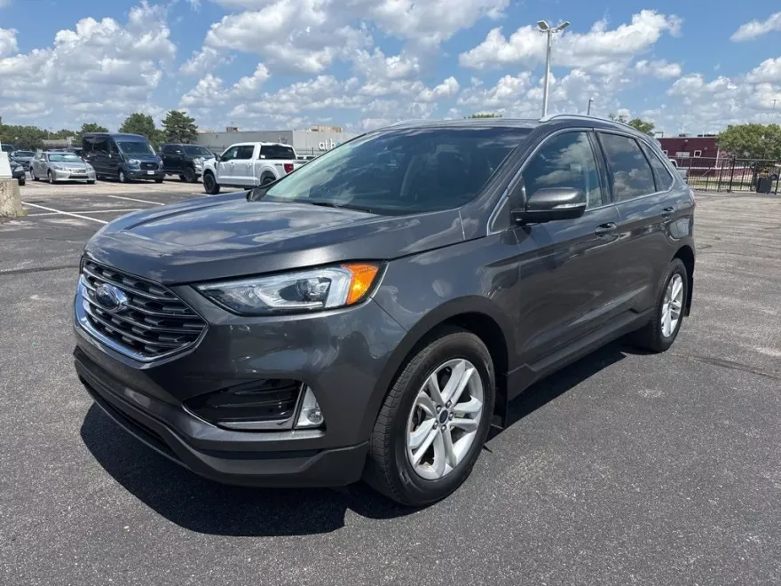 2020 Ford Edge SEL photo 1