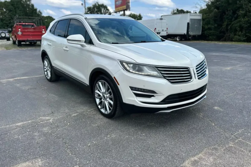 2015 Lincoln MKC Base photo 1