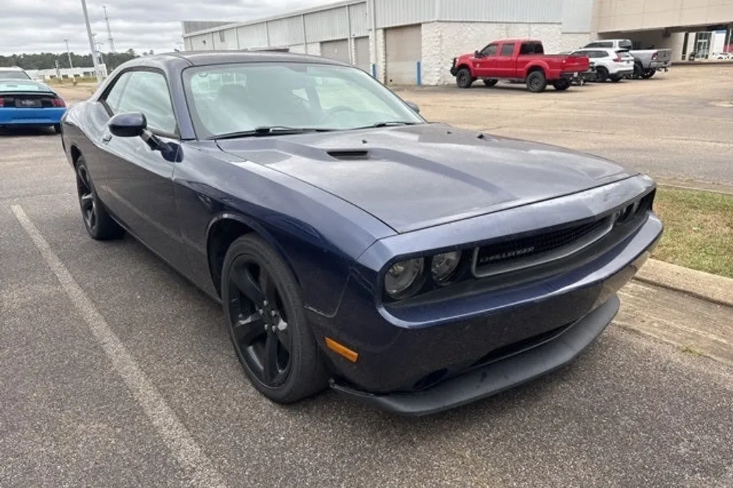 2014 Dodge Challenger SXT photo 1