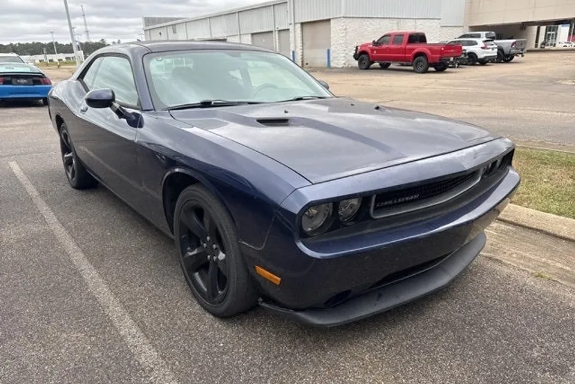 2014 Dodge Challenger SXT photo 1