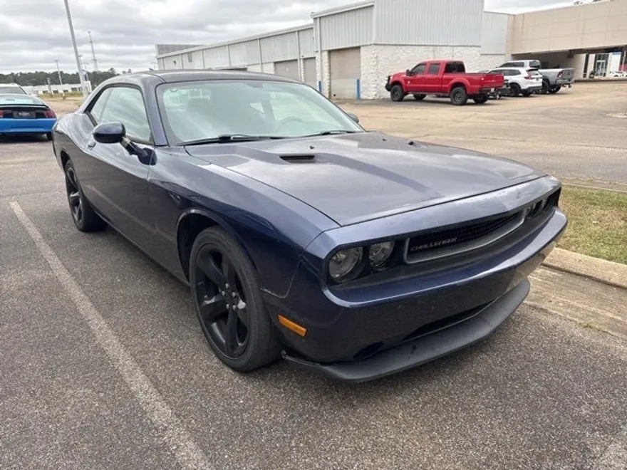 2014 Dodge Challenger SXT photo 1