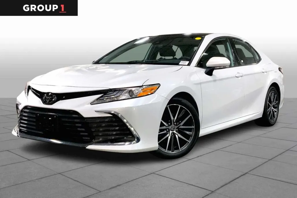 2022 Toyota Camry XLE photo 1