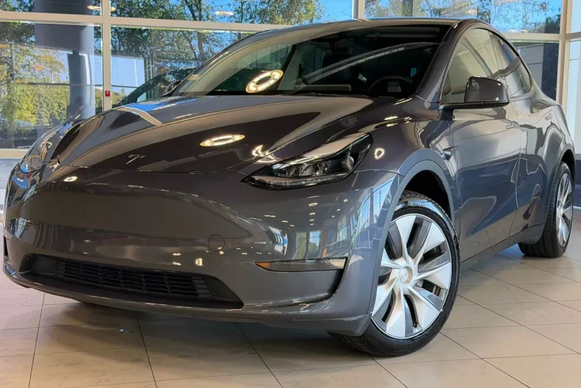 2023 Tesla Model Y Standard Range photo 1