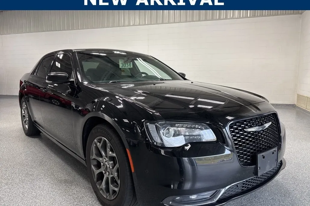 2016 Chrysler 300 photo 1
