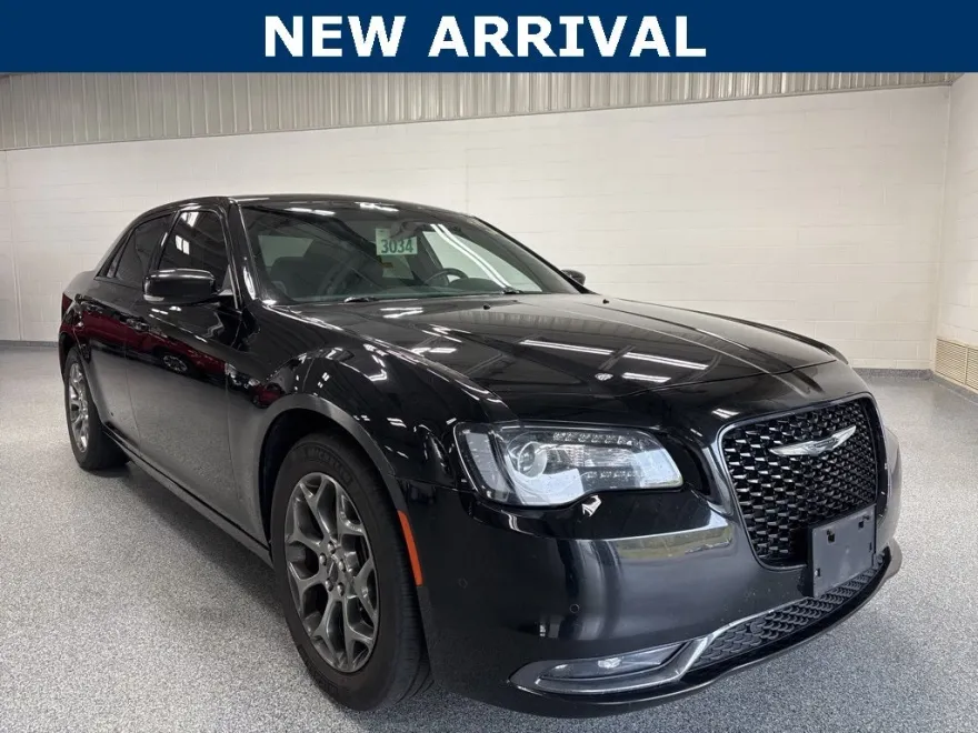 2016 Chrysler 300 photo 1