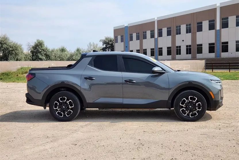 2024 Hyundai Santa Cruz SE photo 1
