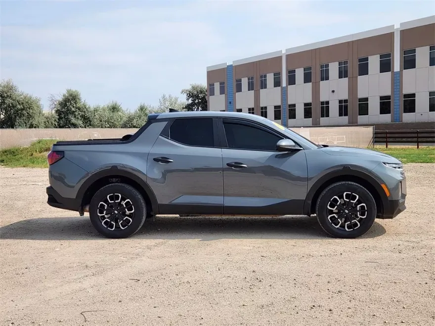 2024 Hyundai Santa Cruz SE photo 1