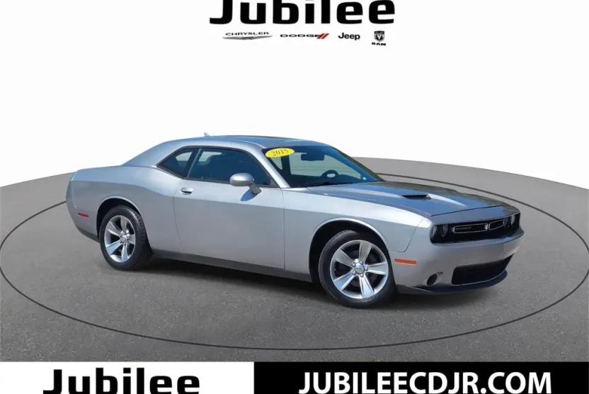 2015 Dodge Challenger SXT photo 1