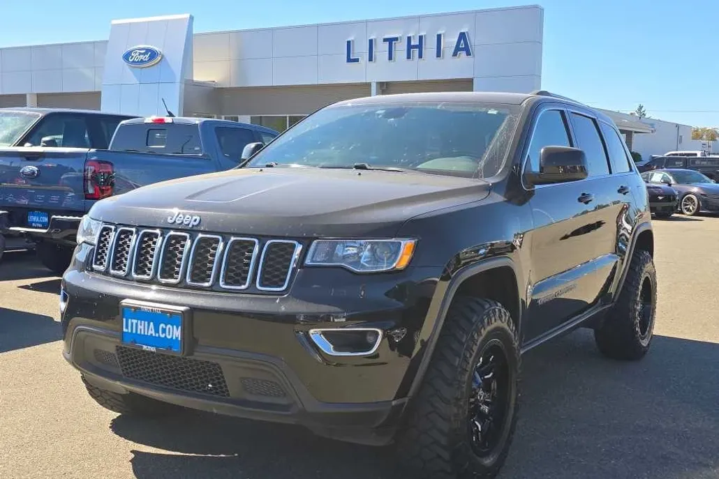 2020 Jeep Grand Cherokee Laredo photo 1