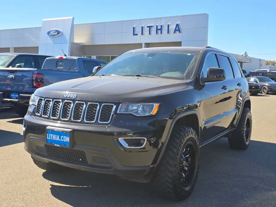 2020 Jeep Grand Cherokee Laredo photo 1