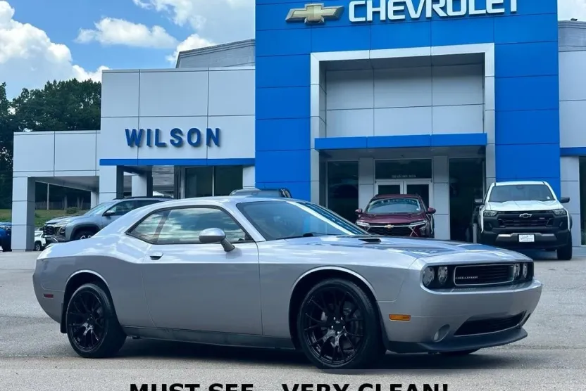 2014 Dodge Challenger SXT Plus photo 1
