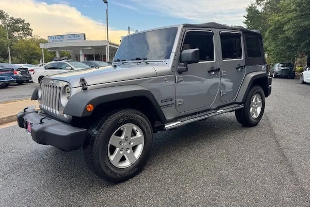 2014 Jeep Wrangler Unlimited Sport photo 1