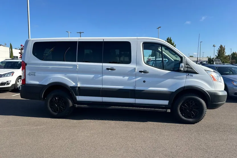 2018 Ford Transit Passenger XL photo 1