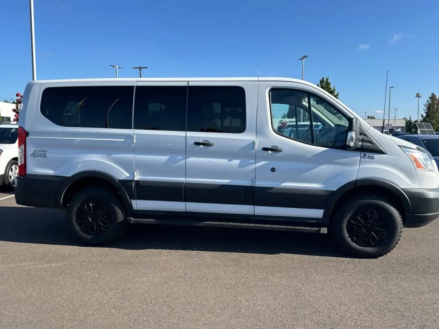 2018 Ford Transit Passenger XL photo 1
