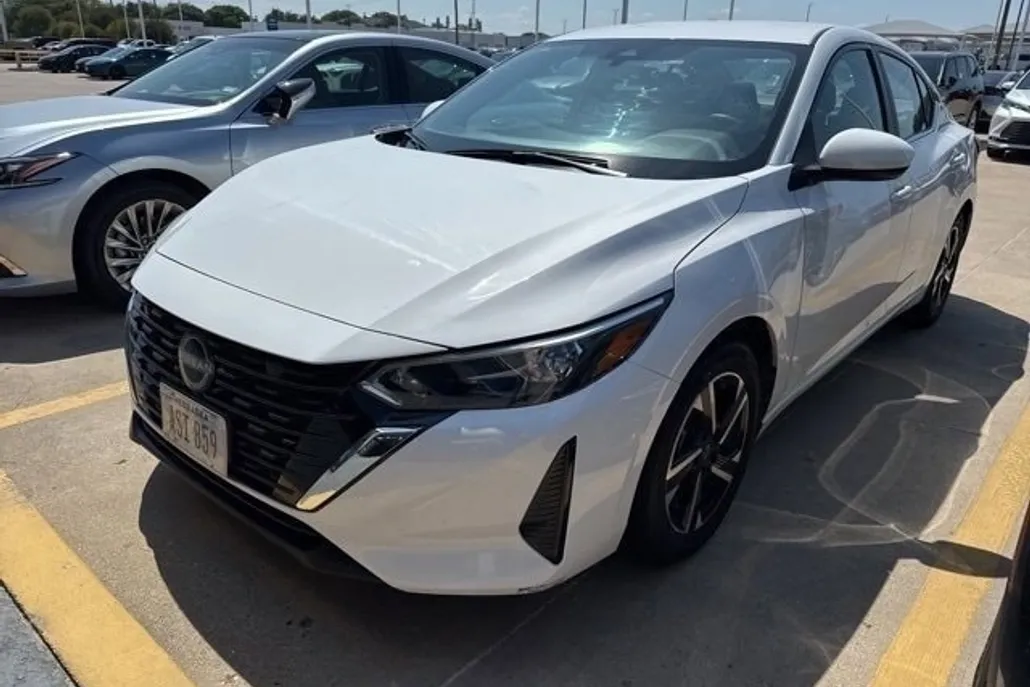2024 Nissan Sentra SV photo 1