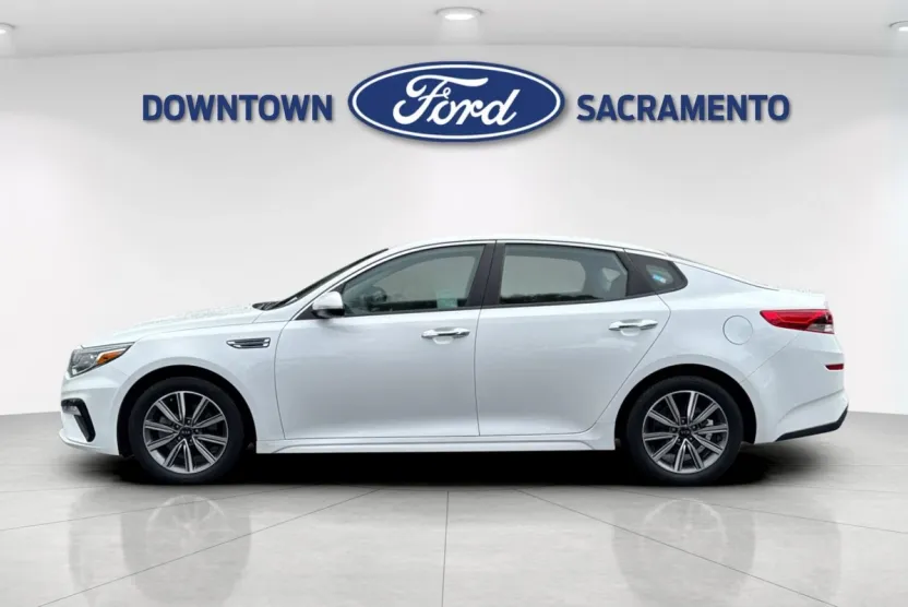 2019 Kia Optima LX photo 1