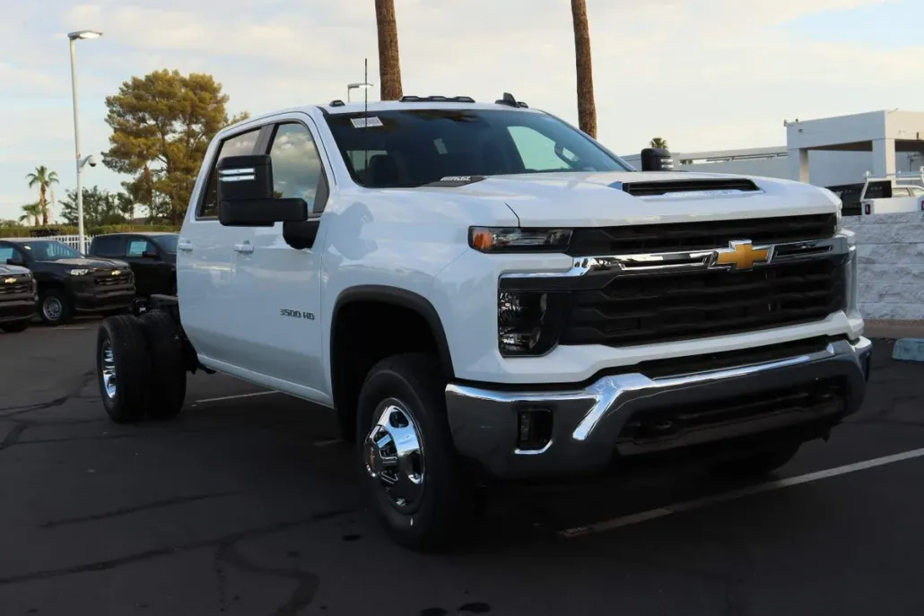 2024 Chevrolet Silverado 3500HD photo 1