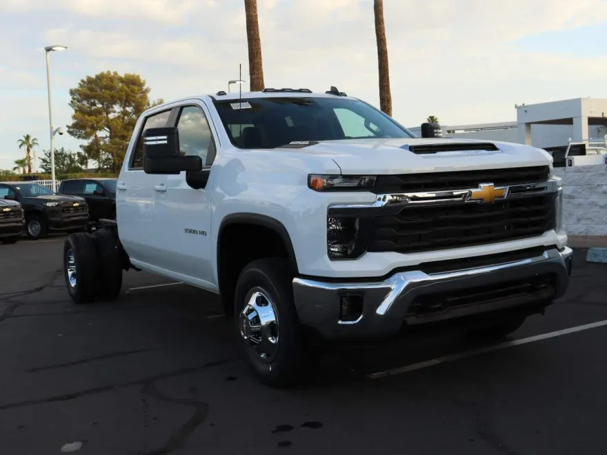 2024 Chevrolet Silverado 3500HD photo 1