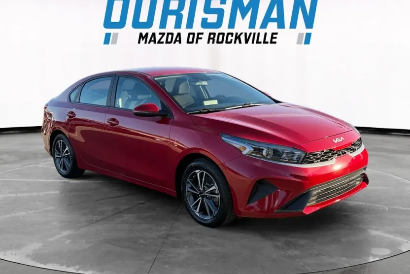 2023 Kia Forte LXS photo 1
