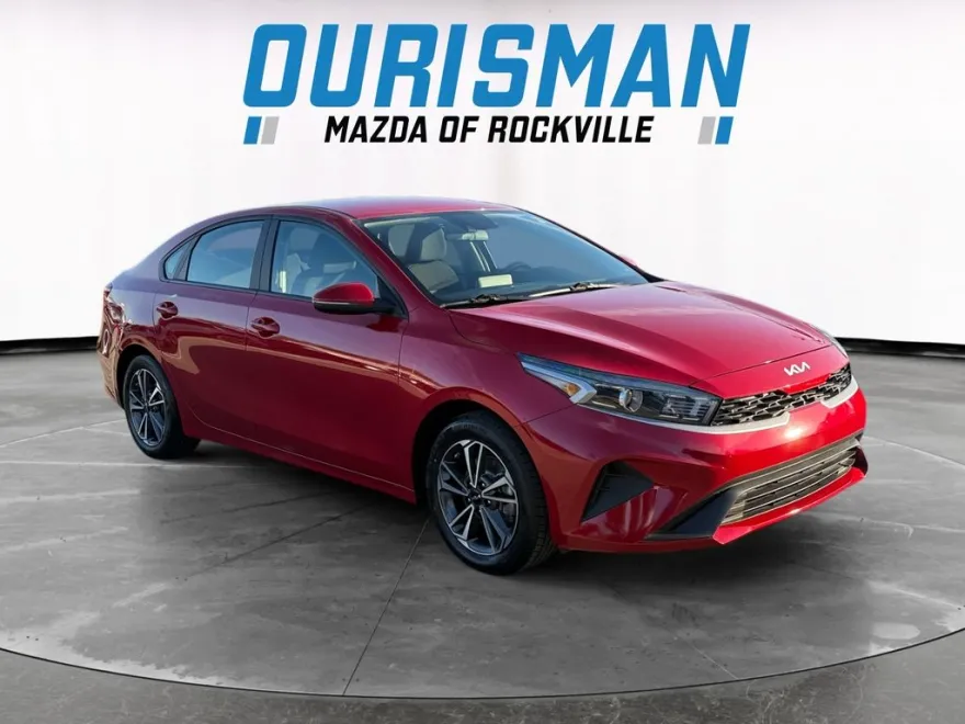 2023 Kia Forte LXS photo 1