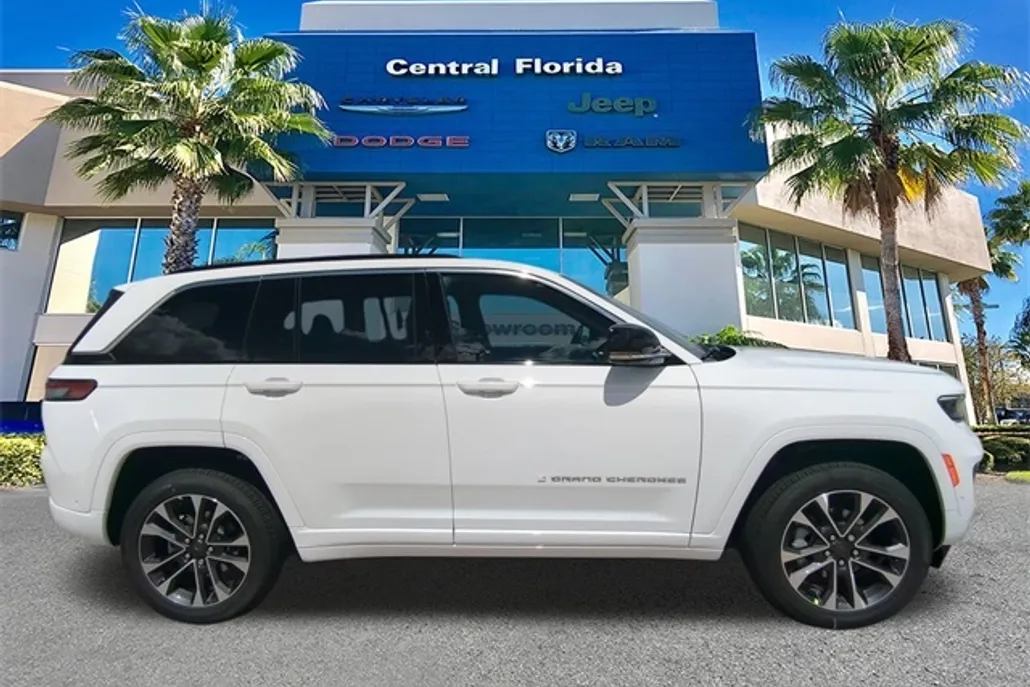 2025 Jeep Grand Cherokee Overland photo 1