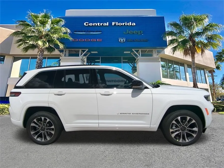 2025 Jeep Grand Cherokee Overland photo 1