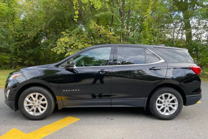 2020 Chevrolet Equinox LT photo 1