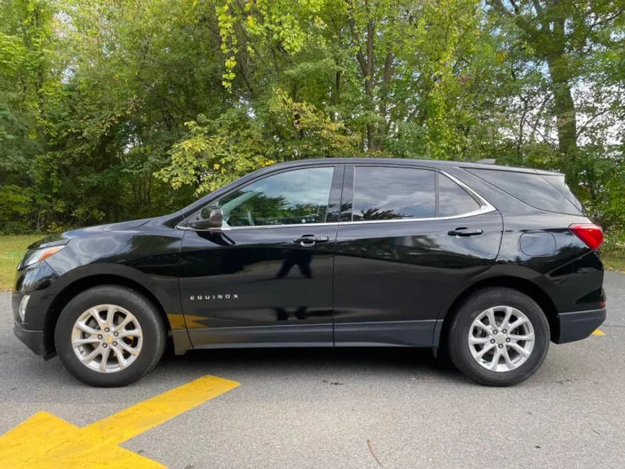 2020 Chevrolet Equinox LT photo 1