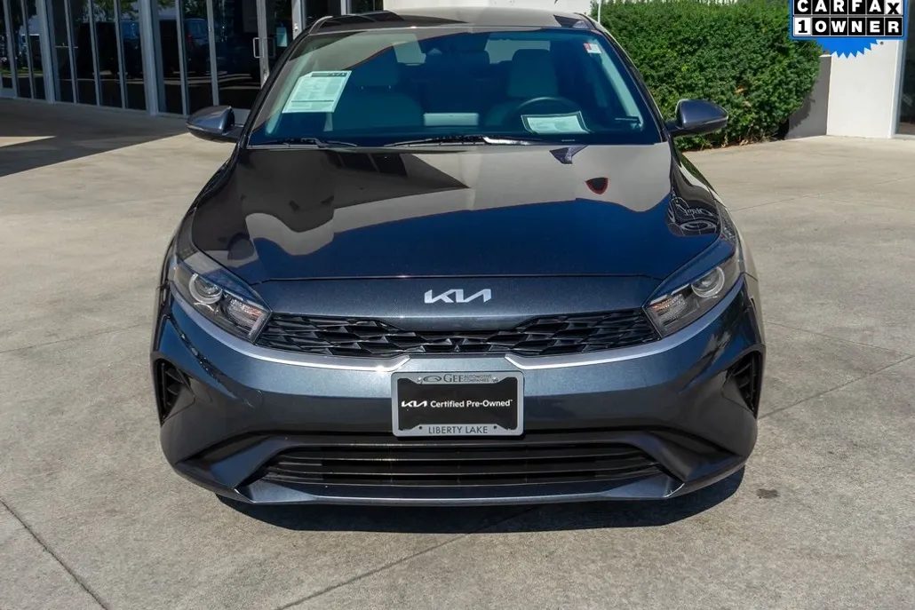 2023 Kia Forte LXS photo 1
