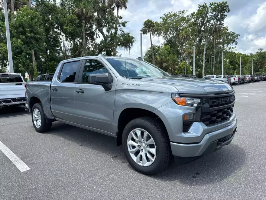 2025 Chevrolet Silverado 1500 Custom photo 1