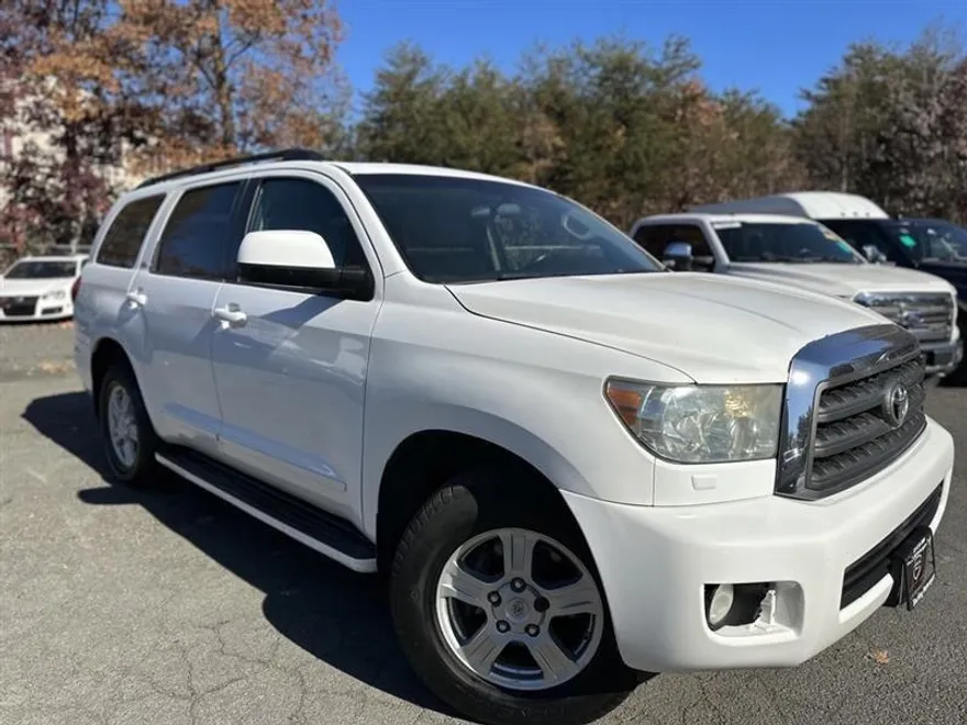 2010 Toyota Sequoia SR5 photo 1
